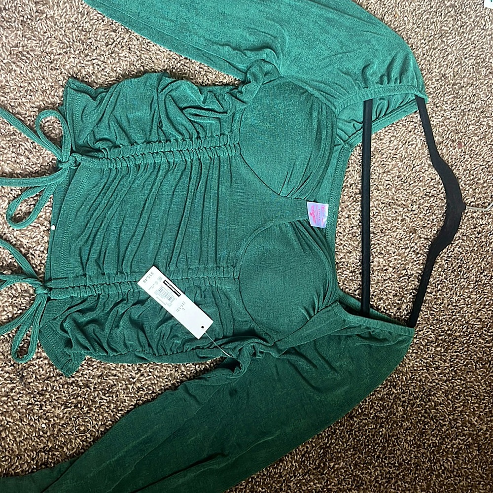 large, dark green, tag still on, brand is no boundaries, polyester.